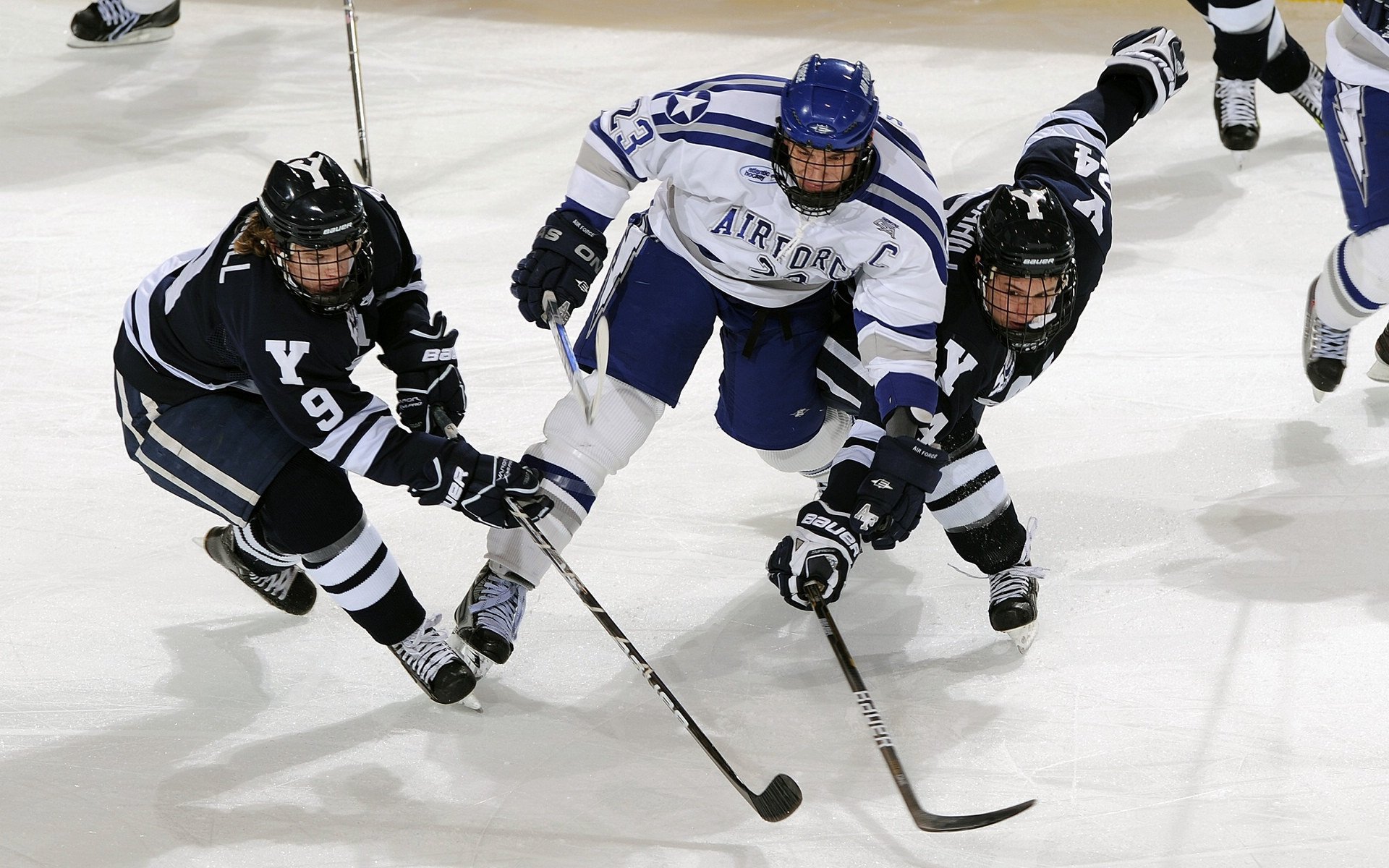欧冠淘汰赛之夜,李刚仁压制级发挥改写亚洲足球叙事