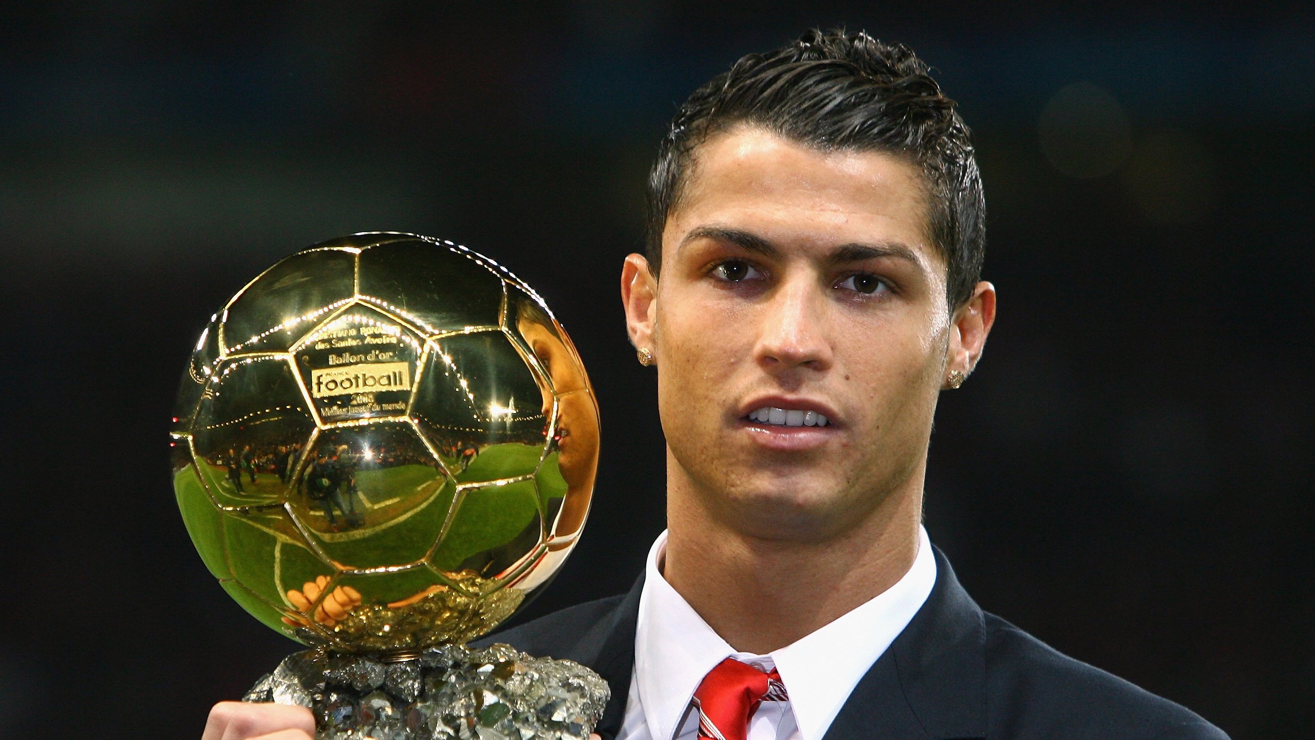 赛道上的孤勇者，周冠宇扛起全队，梅赛德斯险胜红牛二队的背后